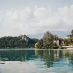 blejski grad iz jezera