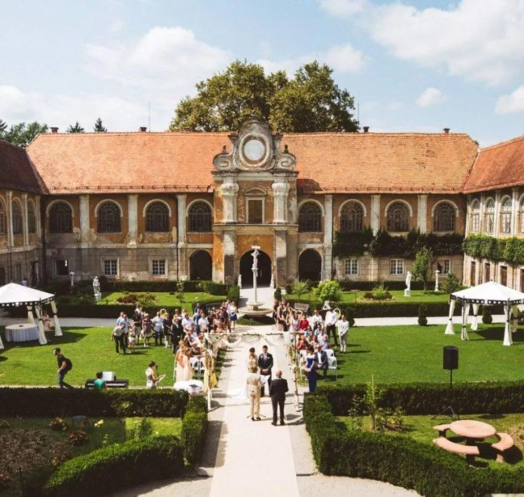 Grad Statenberg dvorisce naslovna