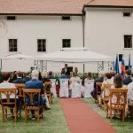 Grad Tusanj obred na vrtu