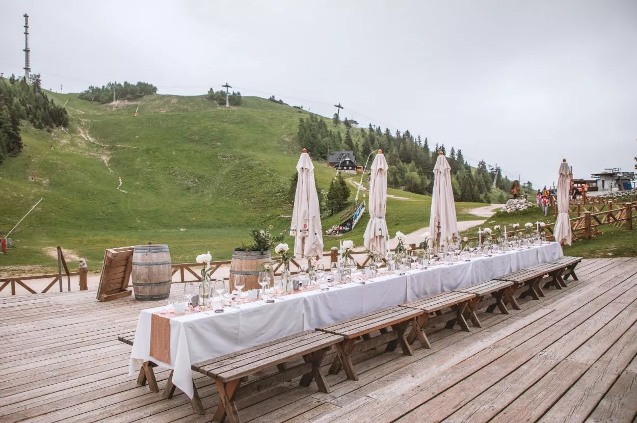 Hotel krvavec porocne mize