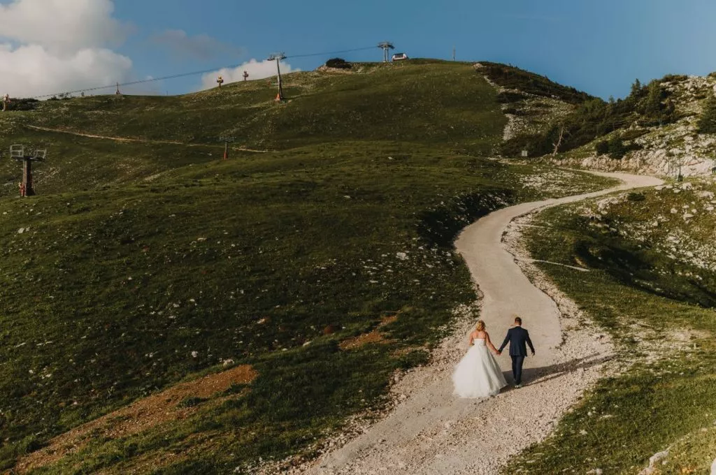 Hotel krvavec pot med travniki x