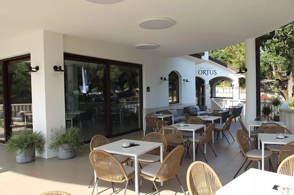 Hotel rezidenca ortus zunanjsa terasa