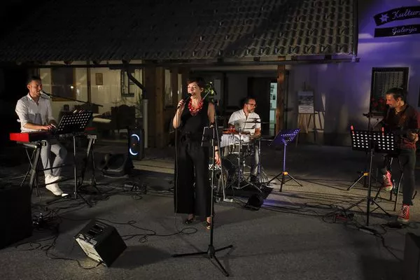 Kristina oberzan band