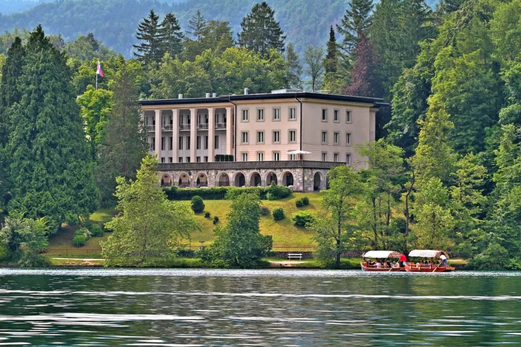 vila bled pogled z jezera 1
